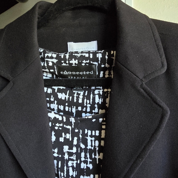 Black stretchy petite jacket. Size 10p - Picture 2 of 7